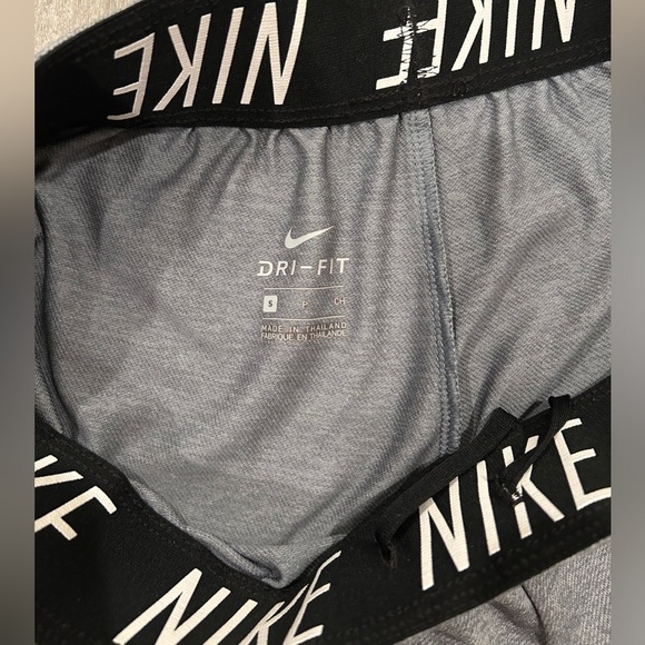 womens nike pros - Picture 3 of 3
